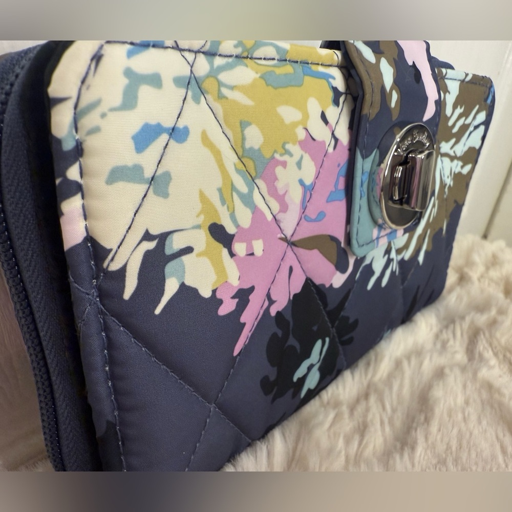 VERA BRADLEY WOMENS ULTRALIGHT TURNLOCK RFID WALLET